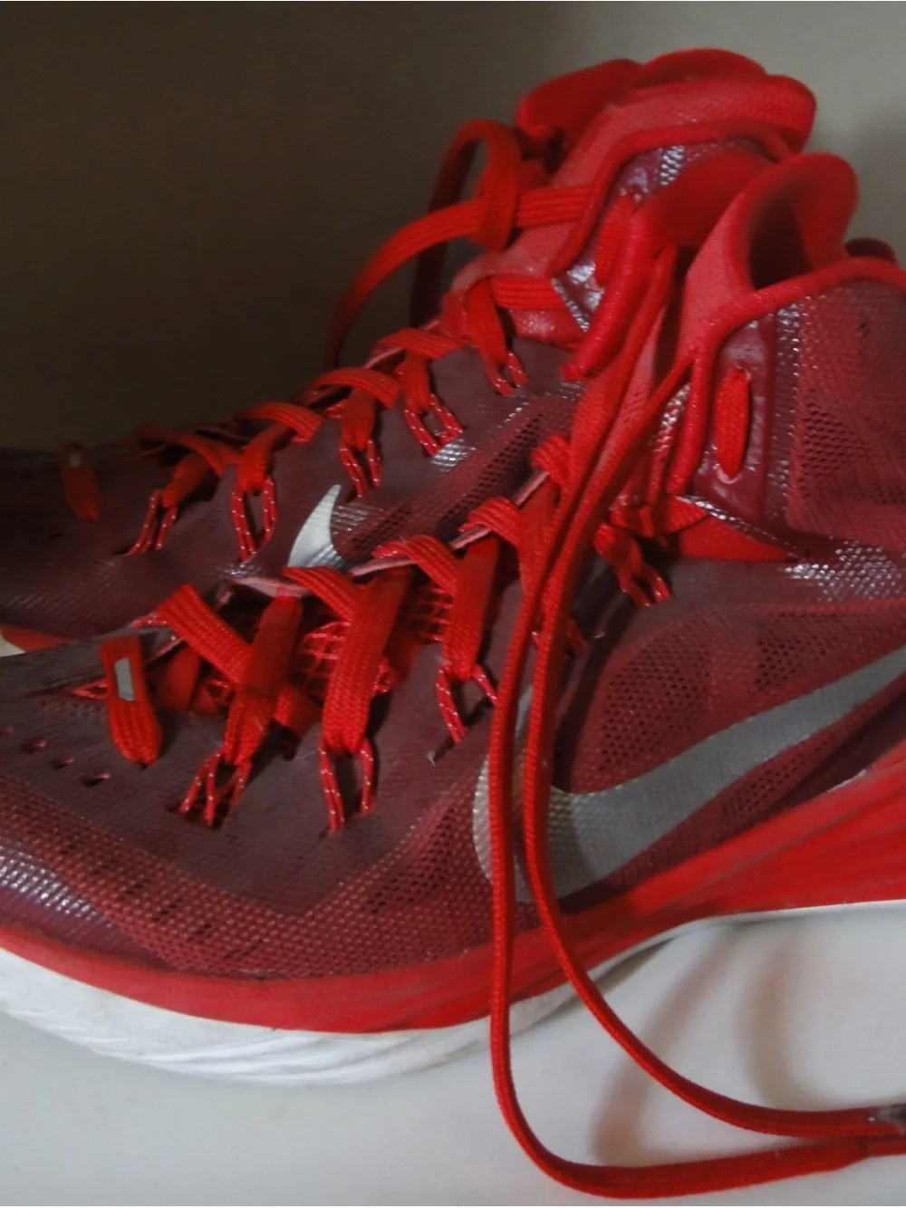 Nike Hyperdunk Red High-Top Athletic Basketball Shoes